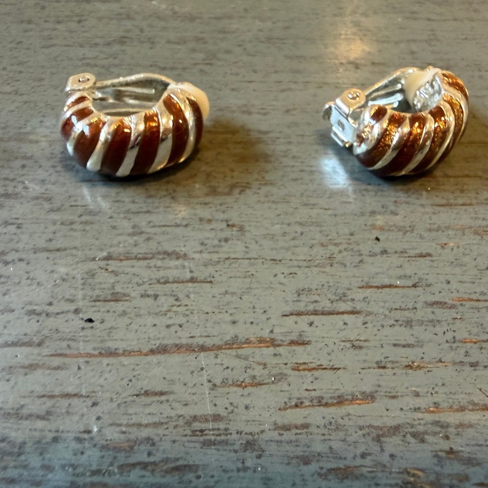 Vintage Brown Enamel Silver Tone Ribbed Shrimp Clip On Hoop Earrings